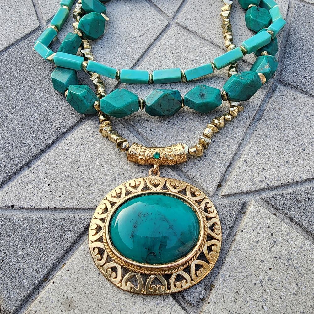 Vintage Triple Contrast Strand Faux Turquoise Medallion Statement Necklace - Picture 7 of 11